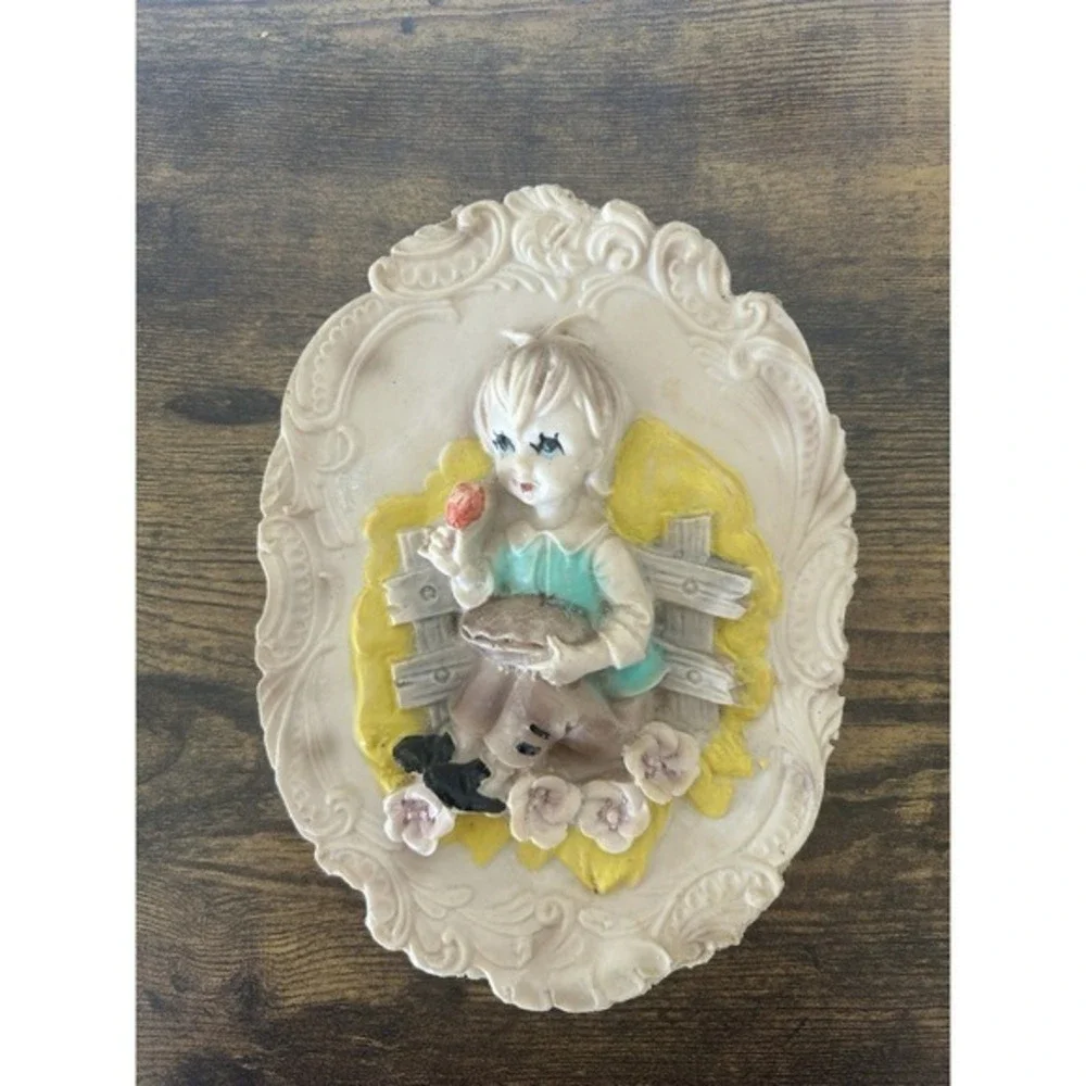 Vintage Oval‎ Molded 3D Wall Hanging Decor Plaque Hand Painted RARE Backside